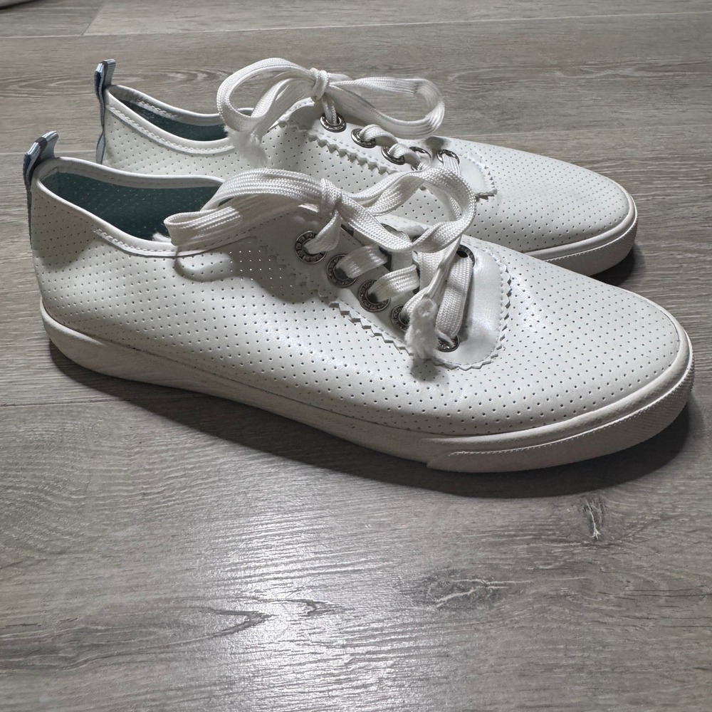 Tommy Bahama Womens White Perforated Scalloped Low Top Sneakers Size 8.5